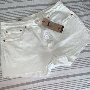 NWT Levi’s 501 high rise Shorts, Size 32